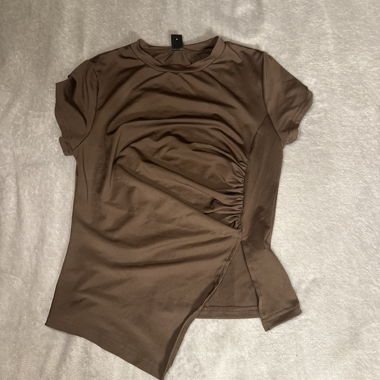 Top marrone asimmetrico