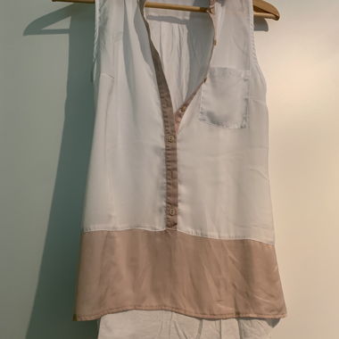 Sleeveless blouse