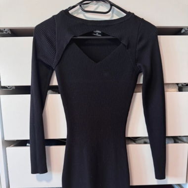 Schwarzes Kleid 