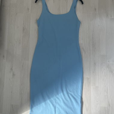 Robe bleue à fines bretelles