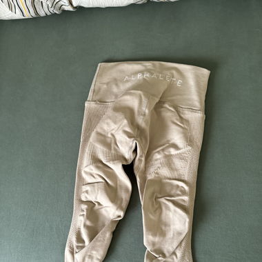 Alphalete halo leggings beige