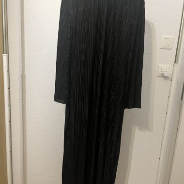 Robe plissée noire SHEIN taille M - Élégante!