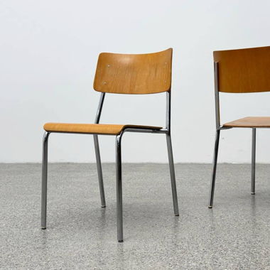 2er Set Klassische Atelier Stapelstühle 