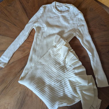 Weisses Strickkleid