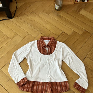 Chemise blanche à col orange