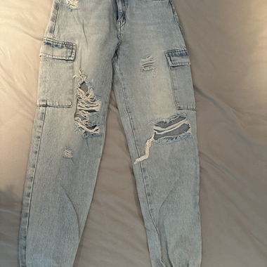Jeans cargo strappati
