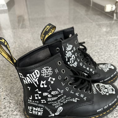 Dr. Martens Scribble