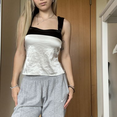 Satin-Top schwarz/weiss