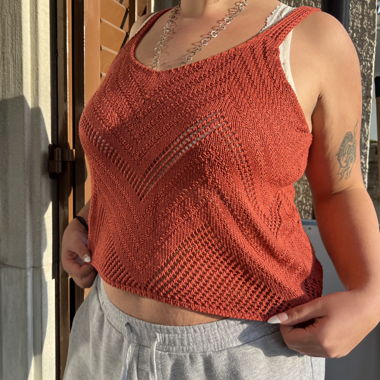 gestricktes Top mit Trägern