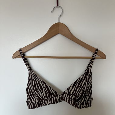 Bikini top with brown zebra pattern