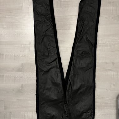 Pantalon noir moitié cuir, moitié leggings