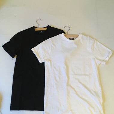 Set: T-shirt slim fit bianca e nera