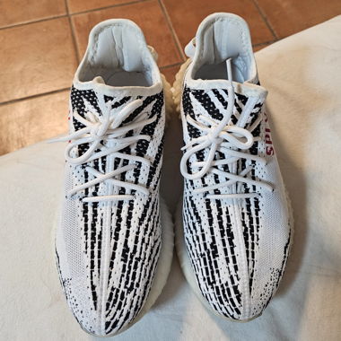 Yeezy Boost 350 V2 Zebra