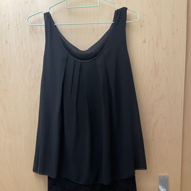 Schwarzes elegantes Kleid 