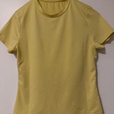 T-shirt jaune à manches courtes