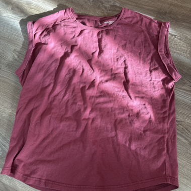 Haut de sport rose sans manches