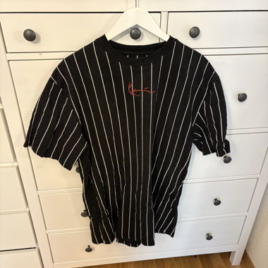 T-shirt noir rayé