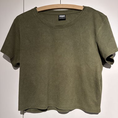 Olivegrünes T-Shirt in Kordoptik 