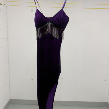 Robe de soirée en satin violet