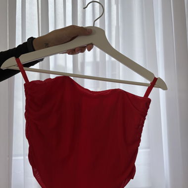 Top corset rouge à lacets