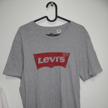Levi’s classic red logo t-shirt loose fit