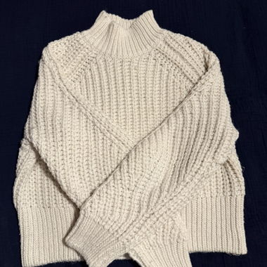 Maglione a trecce écru con collo alto
