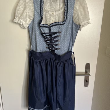 Dirndl in Gr. 40 (NEU)
