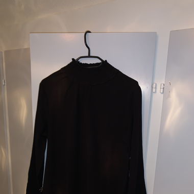 Schwarze Bluse mit Rollkragen