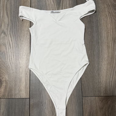 Off-shoulder bodysuit with a slight V-neckline