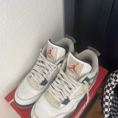 Air Jordan 4 Retro