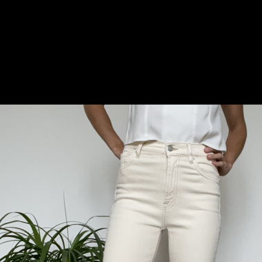 Vanilla Jeans Flare cut. Sienna model. Mango