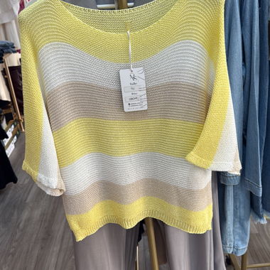 Maglione a righe gialle e beige maniche corte