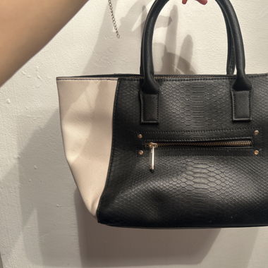 Sac a main noir et blanc