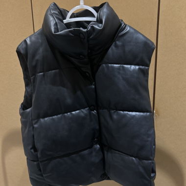 Gilet in ecopelle senza maniche nero Zara