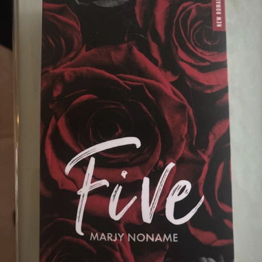 Romanzo "Five" di Marjy Noname