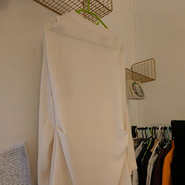 Schlichtes weisses Kleid