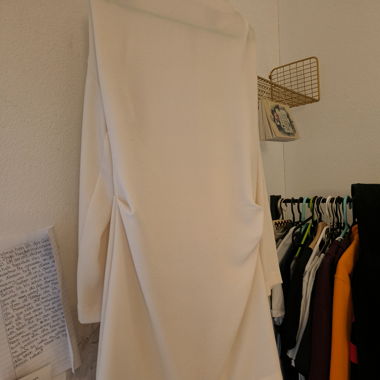 Schlichtes weisses Kleid