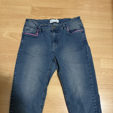 Kurze Jeanshose