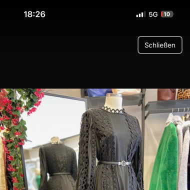 Kleid mit Gürtel 
