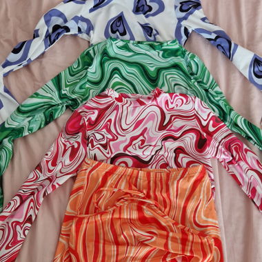4 sets (4 crop tops, 1 skirt)