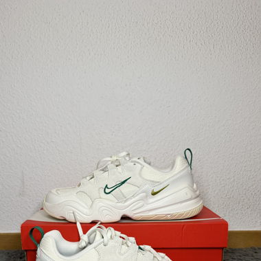 W NIKE tech hera 