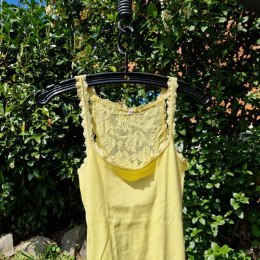 Spitzen-Tanktop / Tanktop with Lace