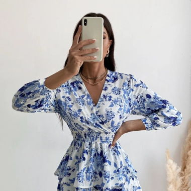 Weisses und blaues Frühlings-/Sommerkleid