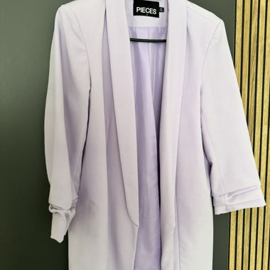 Blazer lilas ouvert devant PIECES