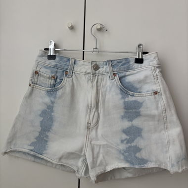 Short en jean tie-dye