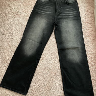Schwarze Straight-Jeans