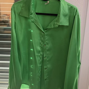 Blusa di seta verde