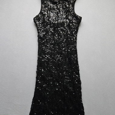 Robe noire à sequins 