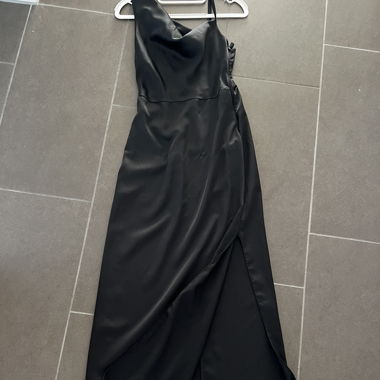 Schwarzes Abendkleid