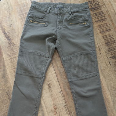 Khaki Slim-Hose mit goldenen Reissverschlüssen Yessica